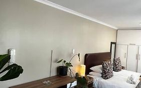 Cosy Central Apartment - By Arpa Hospitalities